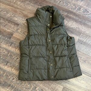 Women's Olive Puffer Vest